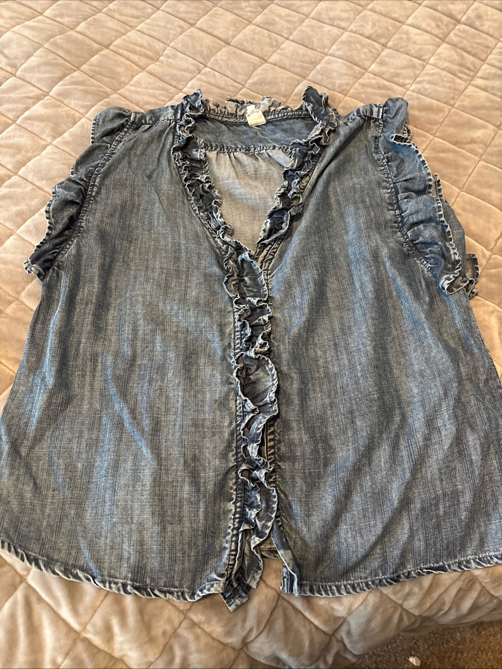ivy jane Denim Chambray Ruffle V-Neck Sleeveless Top - Blue